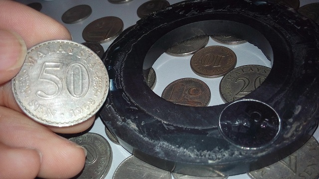 magnet-fake-coin